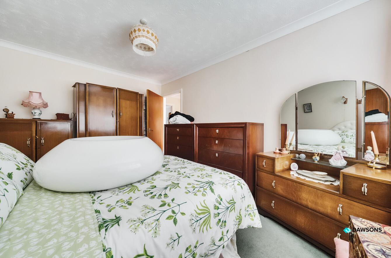 Y Llwyn, Llanelli, SA15 1JT